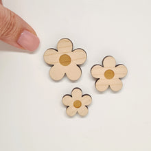 Load image into Gallery viewer, Dollhouse Daisy Wall Decor, Set of 3
