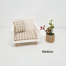 Load image into Gallery viewer, Dollhouse Miniature Baskets, Set of 3

